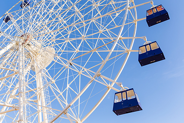 Image showing Ferris wheel and sunny day time