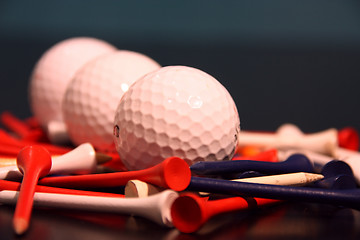 Image showing Golf ball and tees lined up