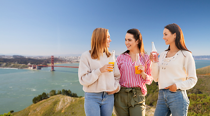 Image showing young women with drinks talking in san francisco