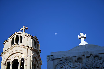 Image showing moon behind monuments