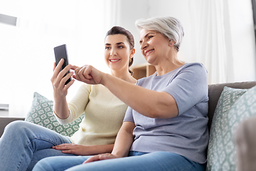 Image showing daughter and senior mother with smartphone at home