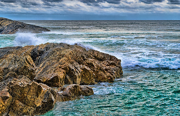 Image showing rocks at the sea