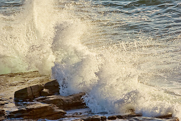 Image showing crashing waves on rocks