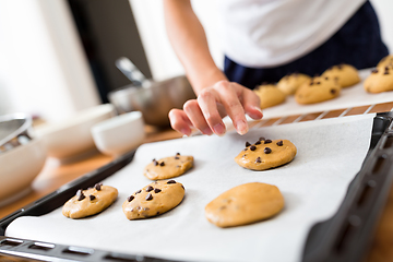 Image showing Putting chocolate chip on paste