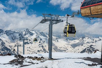 Image showing Cable car over ski valley