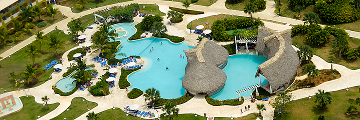 Image showing Hotel resort with swimming pool