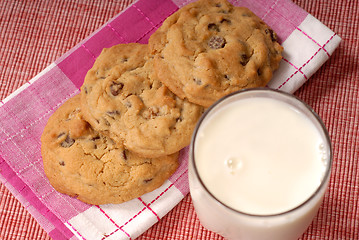 Image showing Chocolate chip cookies with milk