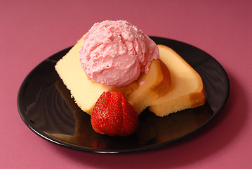 Image showing Pound cake with strawberry ice cream and strawberry 