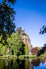 Image showing Sibyl temple and lake in Buttes-Chaumont Park, Paris