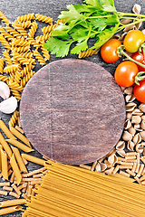 Image showing Frame different whole grain and rye pasta on board