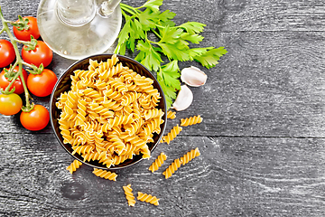 Image showing Fusilli whole grain in bowl with vegetables on dark board top