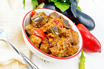 Image showing Meat with eggplant and pepper in bowl on light table