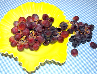 Image showing Red grapes on a table.