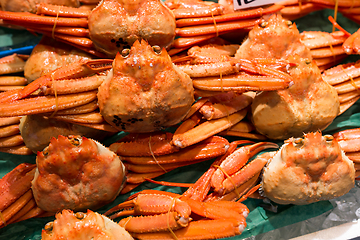 Image showing Raw crabs selling in seafood market