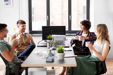 Image showing team of startuppers drinking coffee at office