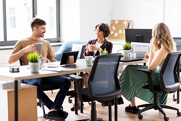 Image showing team of startuppers drinking coffee at office