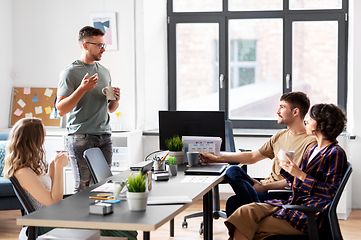 Image showing team of startuppers drinking coffee at office