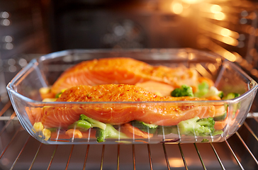 Image showing food cooking in baking dish in oven at home