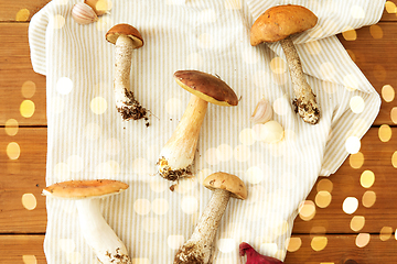 Image showing different edible mushrooms on kitchen towel