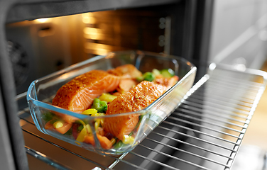 Image showing food cooking in baking dish in oven at home