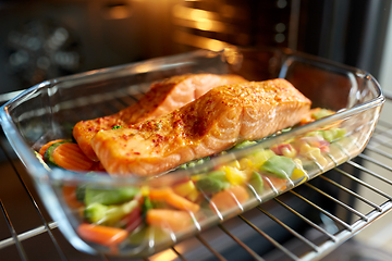 Image showing food cooking in baking dish in oven at home