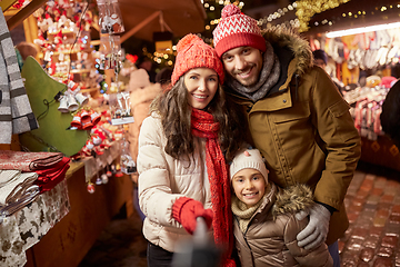 Image showing happy family taking selfie at christmas market