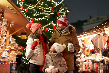 Image showing family with takeaway drinks at christmas market