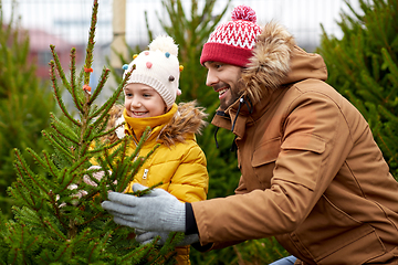 Image showing happy family choosing christmas tree at market