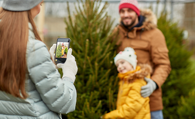 Image showing family taking picture of christmas tree at market