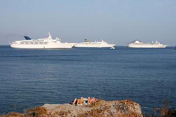 Image showing ships and tourist horizontal