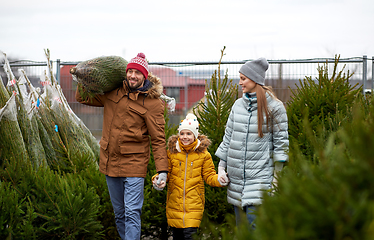 Image showing happy family buying christmas tree at market