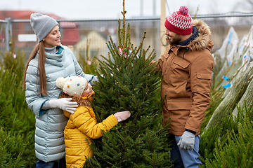 Image showing happy family choosing christmas tree at market