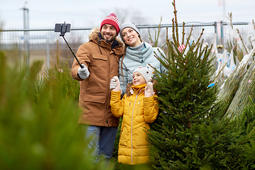 Image showing family taking selfie with christmas tree at market