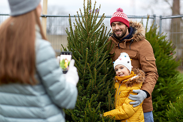 Image showing family taking picture of christmas tree at market