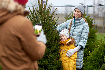 Image showing family taking picture of christmas tree at market