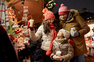 Image showing family with takeaway drinks at christmas market