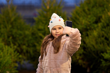 Image showing little girl taking selfie at christmas tree market