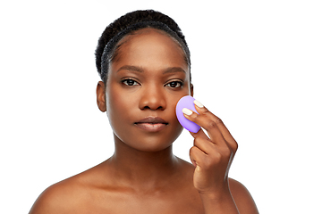 Image showing african american woman with make up sponge