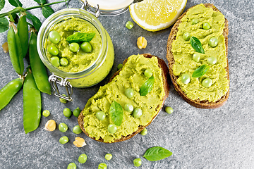 Image showing Sandwich green pea hummus on table top