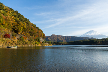 Image showing Mount Fuji and lake at autumn