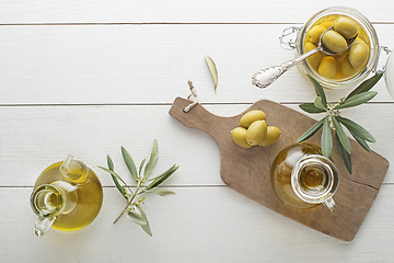 Image showing Olives olive oil