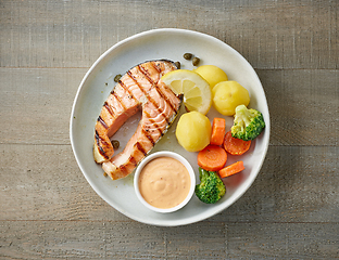 Image showing plate of grilled salmon steak