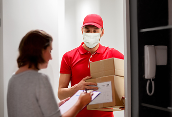Image showing deliveryman in mask and customer with parcels