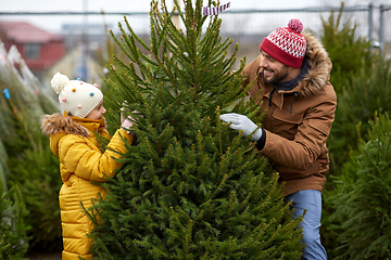 Image showing happy family choosing christmas tree at market