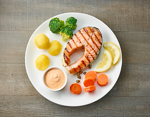 Image showing plate of grilled salmon steak