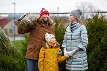 Image showing happy family buying christmas tree at market