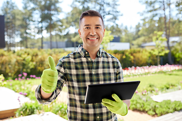 Image showing man with tablet pc showing thumbs up at garden