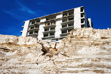 Image showing Construction of the building on the rocks.