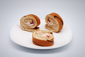 Image showing Sliced roll on a plate.