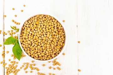 Image showing Soybeans in bowl with leaf on board top